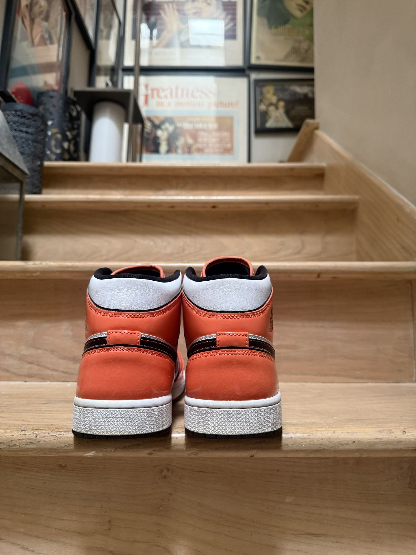 air jordan mid se orange white