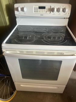 Kenmore White Electric Range with Glass Cooktop
