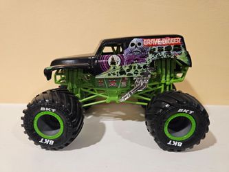 Monster Jam Hot Wheels 1:24 scale Grave Digger Monster Truck