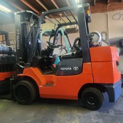 TOYOTA FORKLIFT 8000LBS 