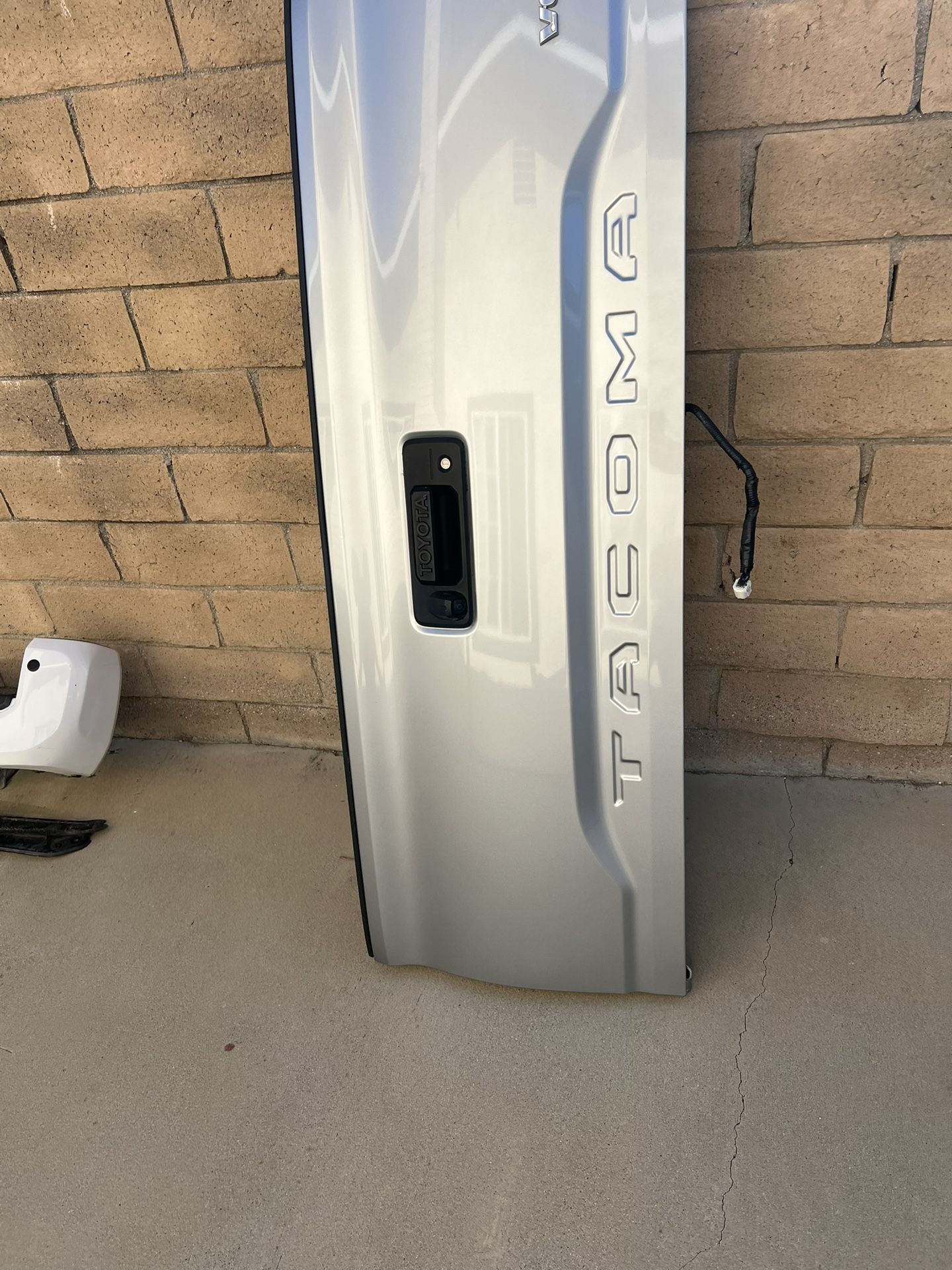 2018. Toyota Tacoma. Tail Gate Parts