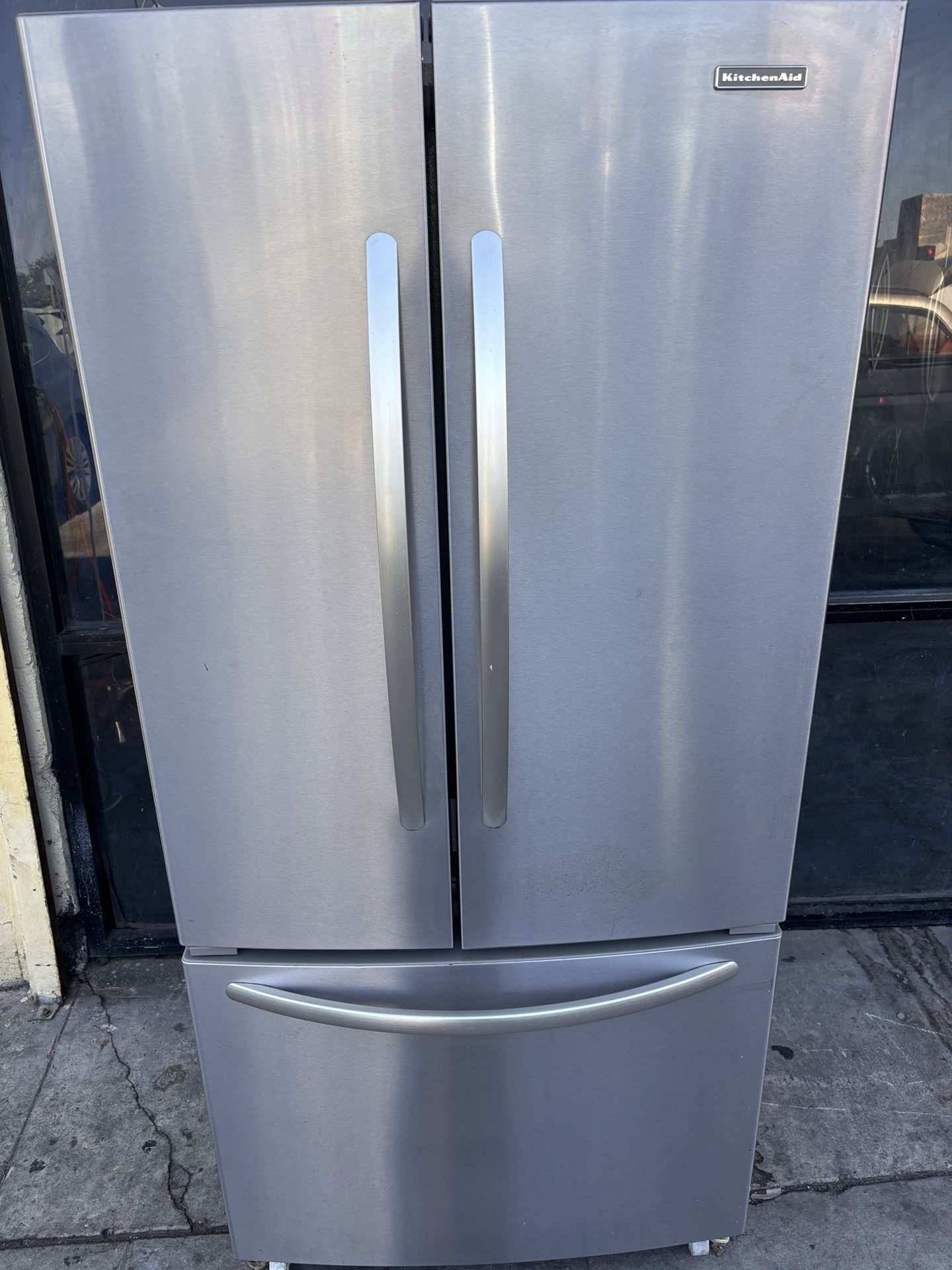 Kitchen Aid French Doors 33’ Inches Wide In Excellent Condition
