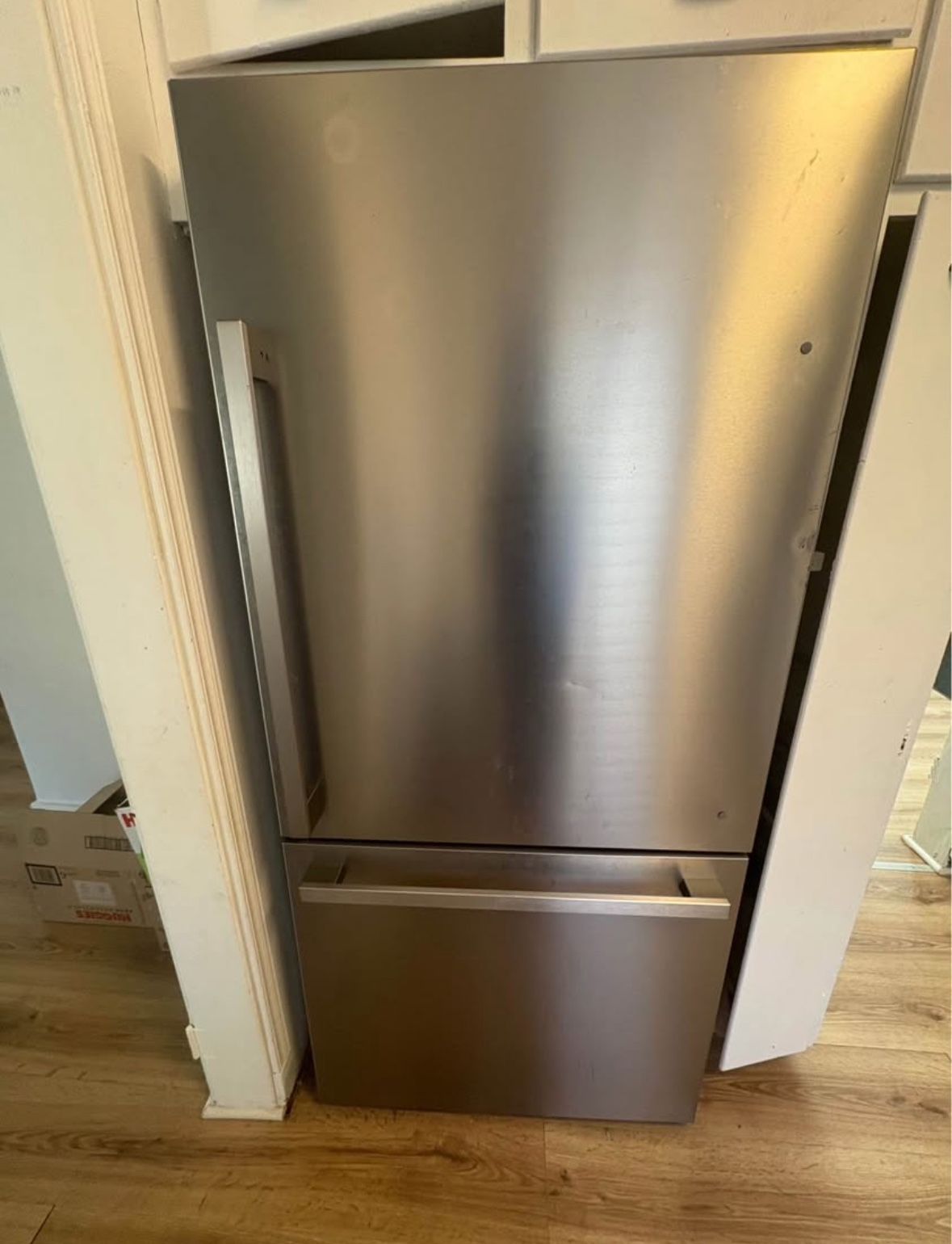 Hisense 17.2-cu ft Bottom-Freezer Refrigerator ENERGY STAR Certified