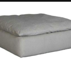 UP FOR SALE IS A BEAUTIFUL LUXURY Jackson Furniture Posh Cocktail Ottoman
ALWAYS 50% - 60% OFF