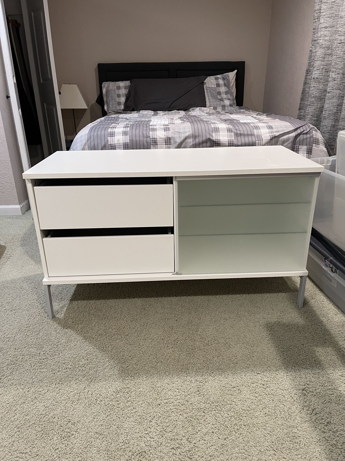 Dresser/
