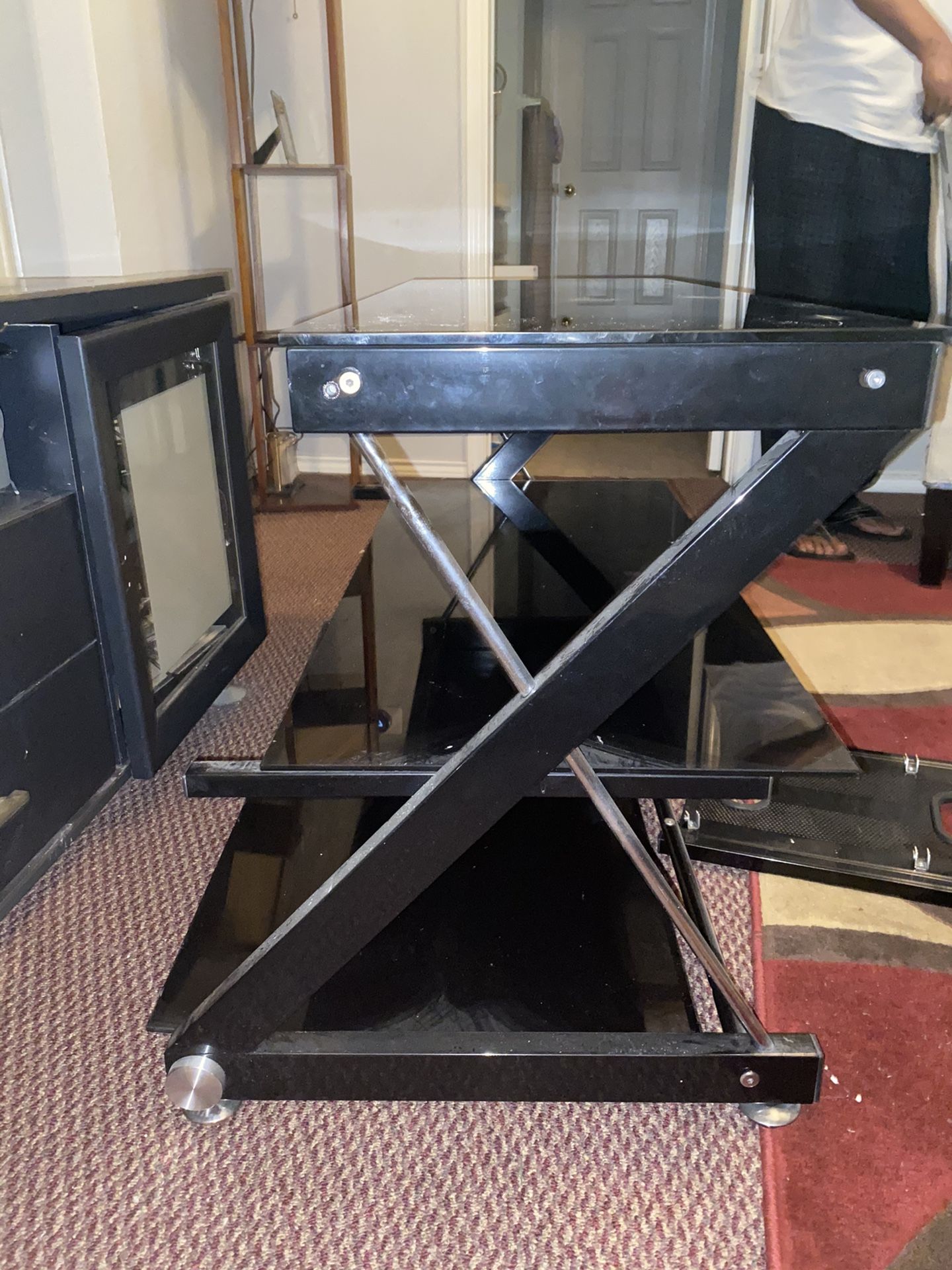 TV STAND GREAT CONDITION SLEEK MODERN DESIGN