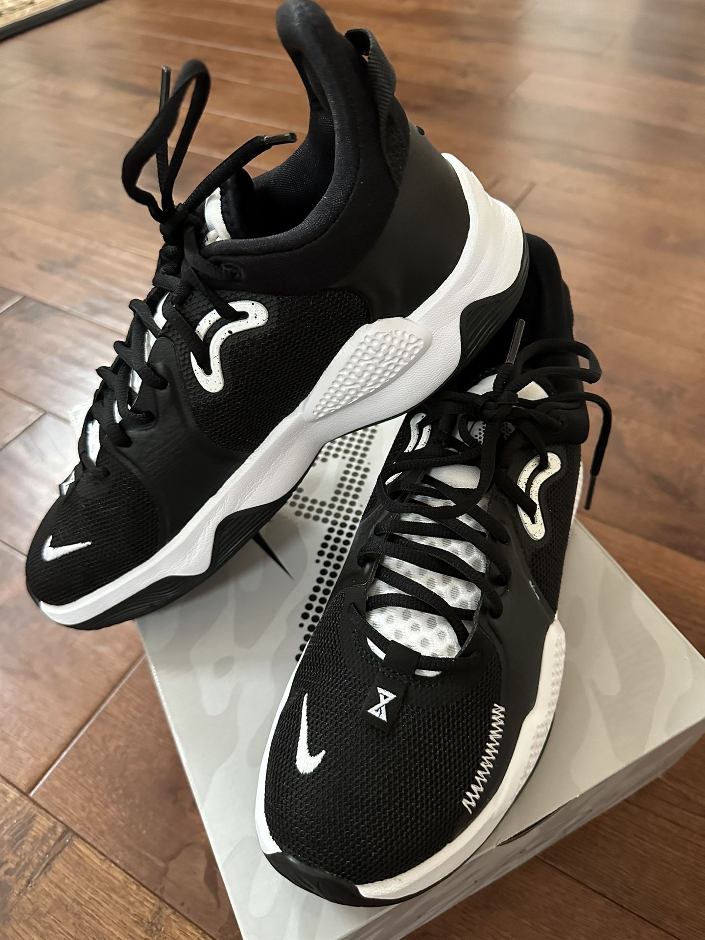 Nike PG 5 basketball shoes