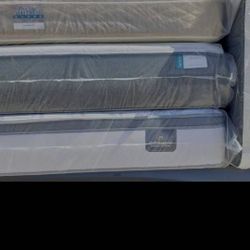 Queen  size new thick pillow top beds can deliver 