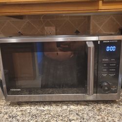 Toshiba' Microwave air fryer Convection Oven 3in One