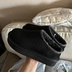 Pawz Woman’s Slippers Size 6