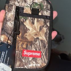 New and Used Supreme wallet for Sale in Butte, MT - OfferUp