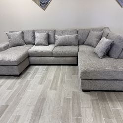 New U shape Sectional with reverse chaise 🚚 we can deliver 🚚