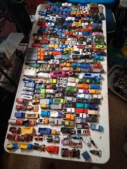 Lot of 400+ Hot Wheels/ Matchbox  cars