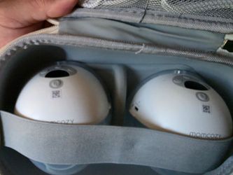 Momcozy portable breast pump