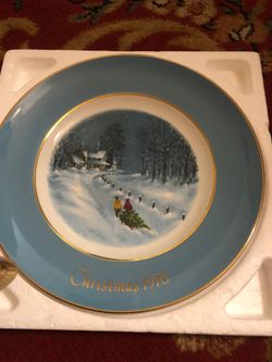 Avon Christmas plate 1976