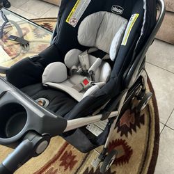 Chicco car seat And stroller With Base Great Condition 