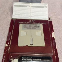 08 - 3.5" Floppy Discs and Cleaner