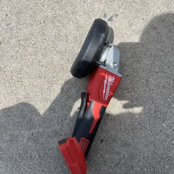  Milwaukee 2686-20 is an M18 Brushless Cordless 4-1/2" / 5" Cut-Off and Angle Grinder tool only 