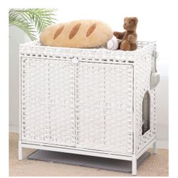 ✨🐾 Rattan Cat Litter Box Enclosure – NEW in Box 🐾✨  Description: Brand new, still sealed! Stylish woven rattan design ✔️ Raised metal legs ✔️ Includ