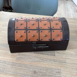 Cool Vintage Poker Set With Cards, Dominos, Dice And Chips