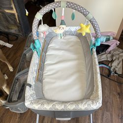 Graco Foldable Changing Station