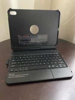 Apple ipad case and keyboard 11”