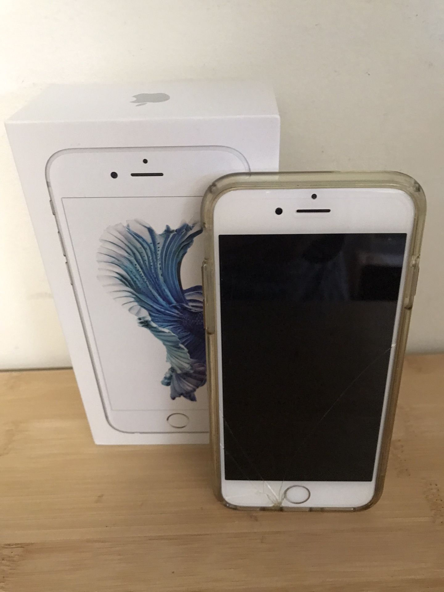 Apple iPhone 6s - 16GB - Silver (Unlocked) A1633 (CDMA + GSM)