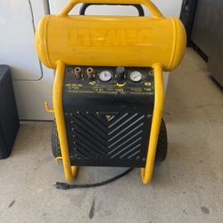 DEWALT D55146 4.5-Gallon Portable Compressor 