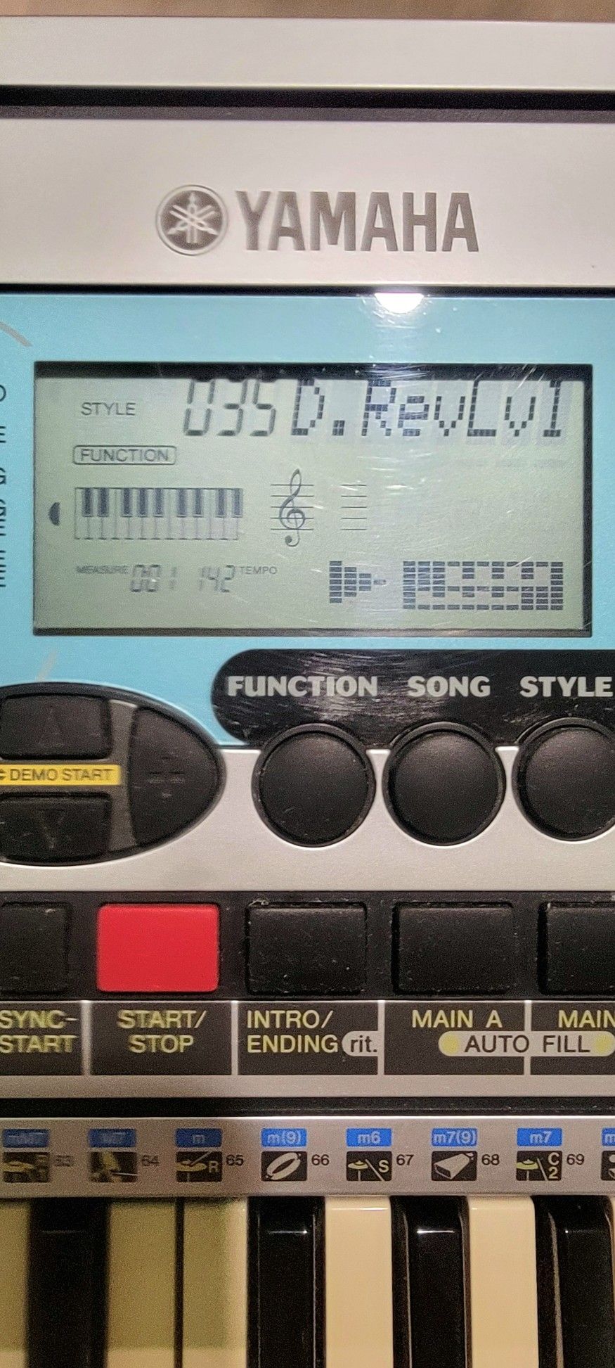 Yamaha PSR-225GM 61-key full size touch-response keyboard, 238 voices, Effects, MIDI ++