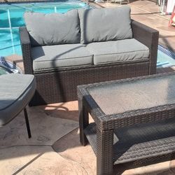 4pc Wicker Outdoor Furniture Sofa Chairs Glasstop Coffee Table & Grey Cushions Pool Deck Spa Balcony 