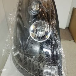Volvo VNL Headlight