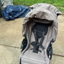 A Britax Stroller, In Good Condition, Very Comfortable, The Head To Protect The Child Against The Sun (NO SHIPPING)