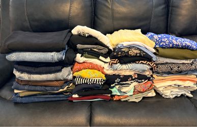 Ropa de mujer pantalones , camisas faldas largas, vestidos , shorts en talla pantalones 16 y 14 y las camisas XL y L y hay XXL y faldas