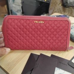 Prada Nylon Zip Around/Wallet/Fuoco