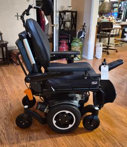 Sunrise Medical Quickie Q300 M Mini electric chair