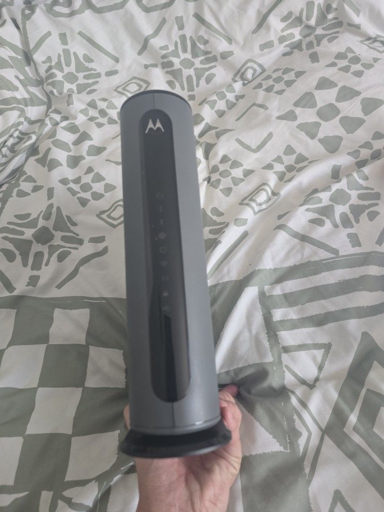 Motorola MG8702 Cable Modem Router