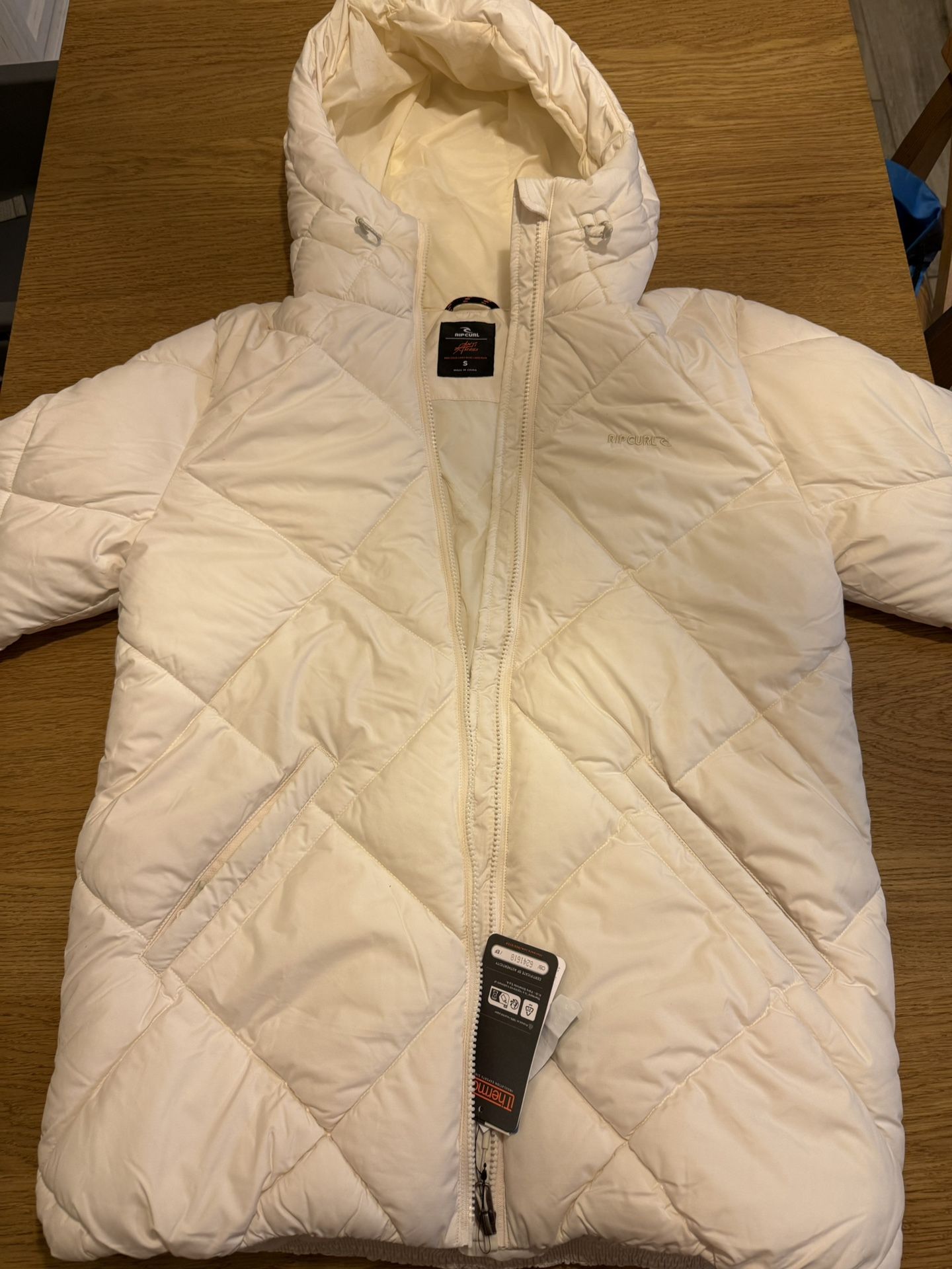 Rip Curl Shorebreak Puffer Jacket In Off White