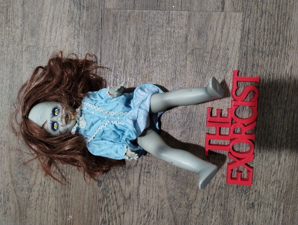 Living Dead Dolls The Exorcist Regan 10" Doll Figure C15 Mezco
Great shape. Normal wear