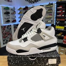 AIR JORDAN 4 RETRO “MILITARY BLACK” SIZE 9.5