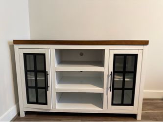 Bob’s FurnitureWooden Farm Style TV Console