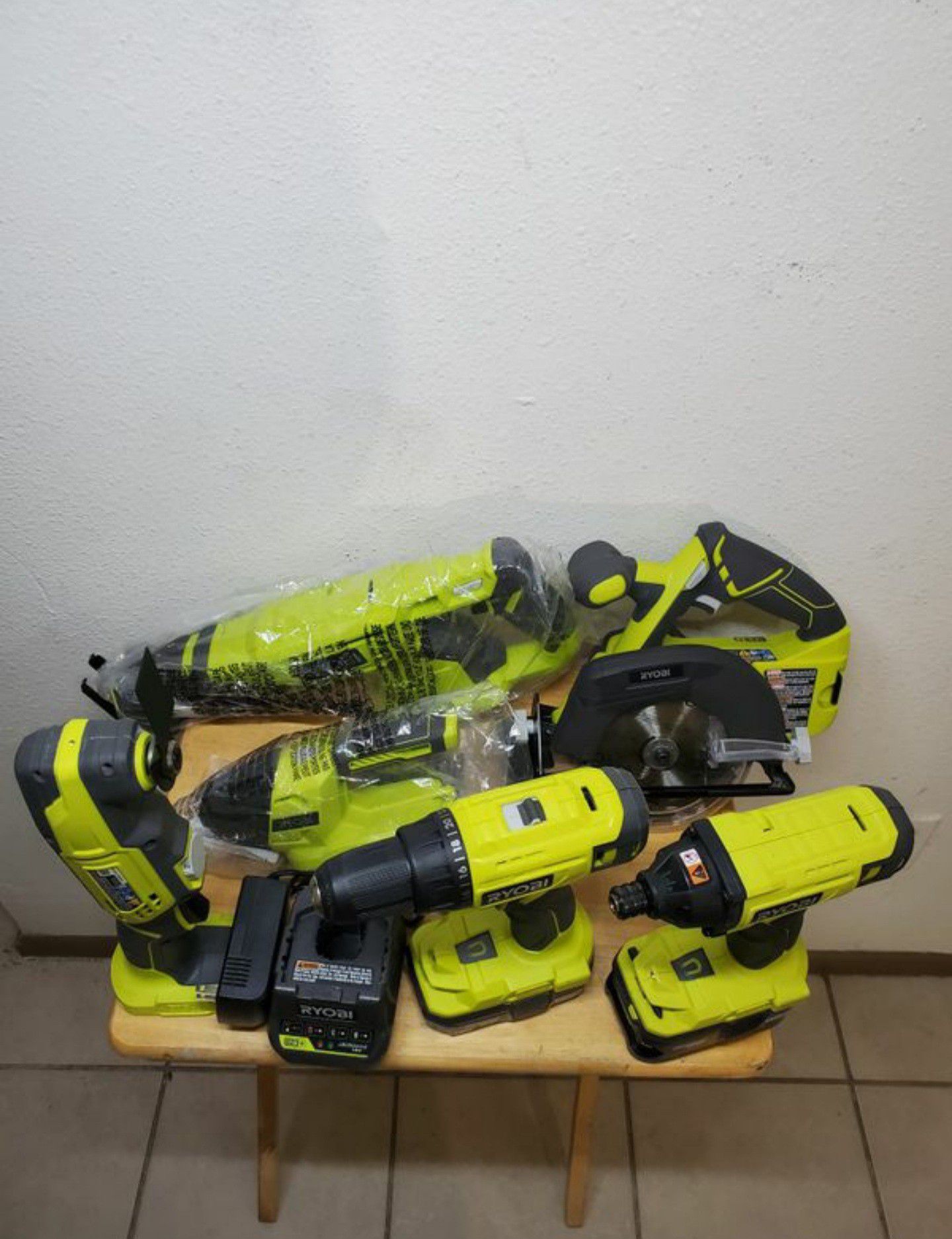 RYOBI 18-Volt ONE+ Lithium-Ion Cordless 6-Tool Combo Kit with (2) Batteries, Charger, and Bag
