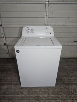 Roper Washer, Working Perfectly 👌, Look Like A New , Comes With Hoses, Delivery Available For Fees,  It Depends On Distance
