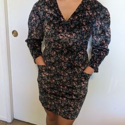 LA VIE DRESS  Small Retails For $180 