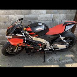 2021 Aprillia Rsv4