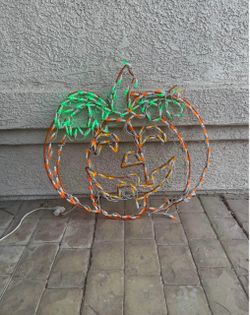 30” pre-lit pumpkin