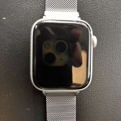 Apple Watch SE 44mm(latest Model)