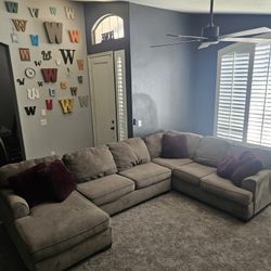 Sectional Couch w/Chase Lounge
