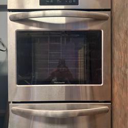 Gas built in oven with self cleaning and air fryer