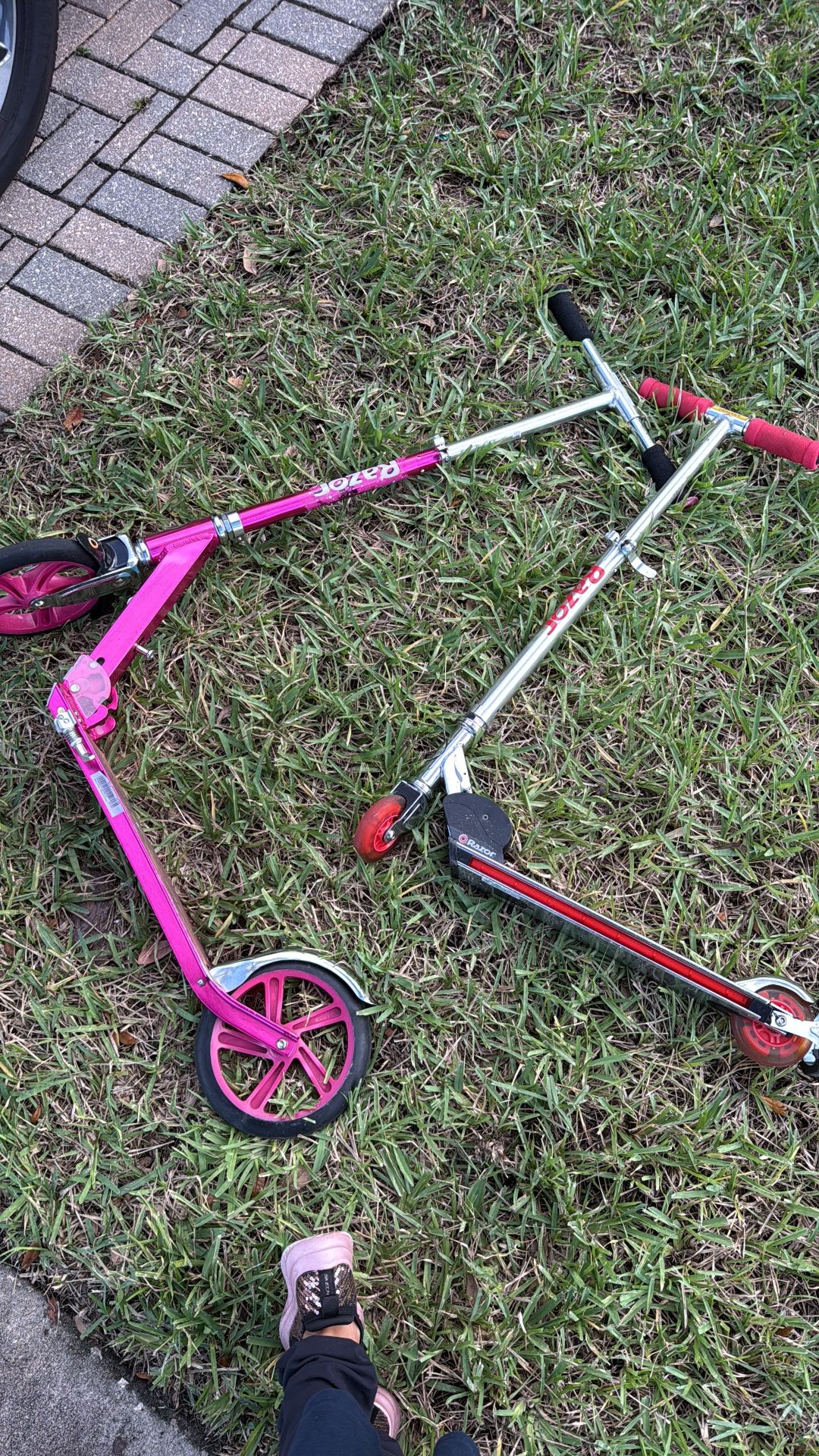 2 RAZOR Scooters For kids, One Preteen One Regular Size 