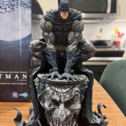 Batman Statue 